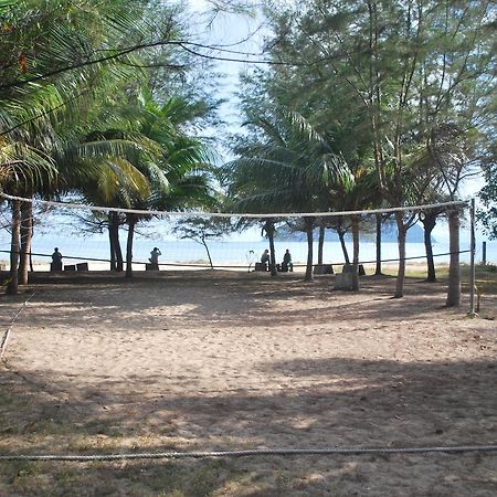 Tanjung Demong Beach Resort Kampung Kuala Besut Ngoại thất bức ảnh